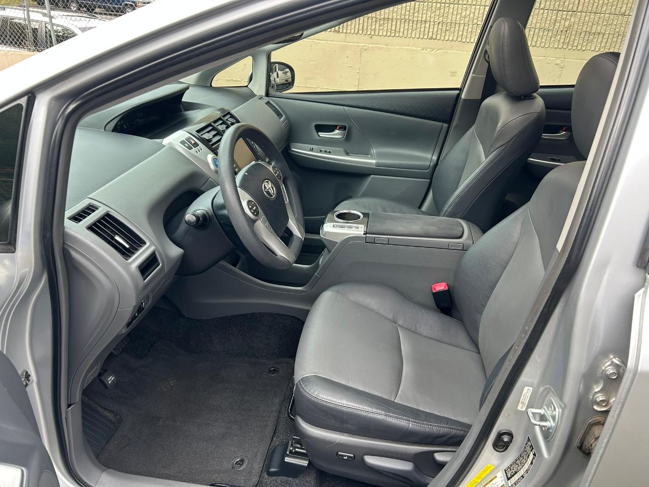 Toyota Prius V Five 2012