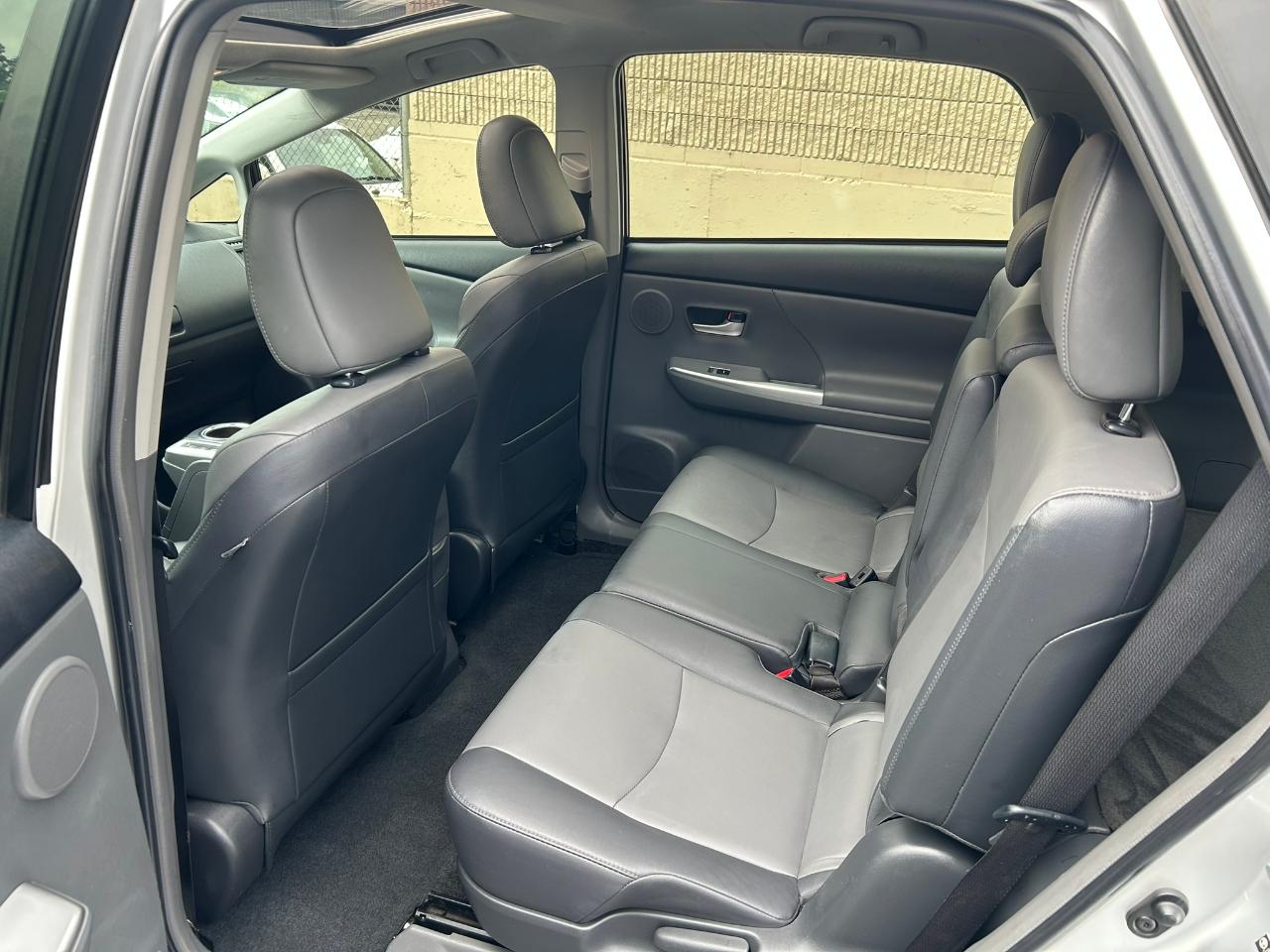 Toyota Prius V Five 2012