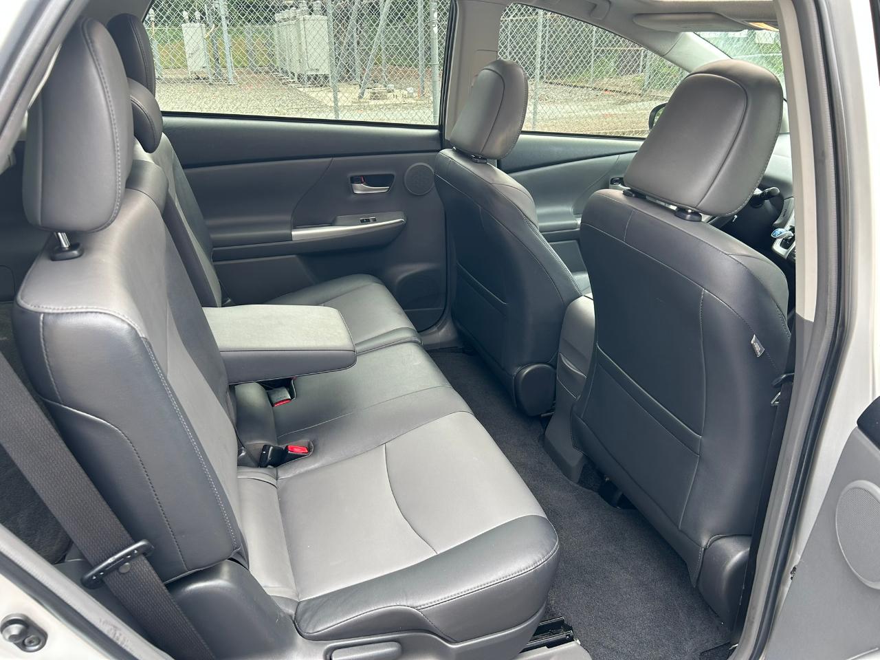 Toyota Prius V Five 2012