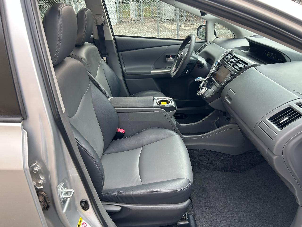 Toyota Prius V Five 2012
