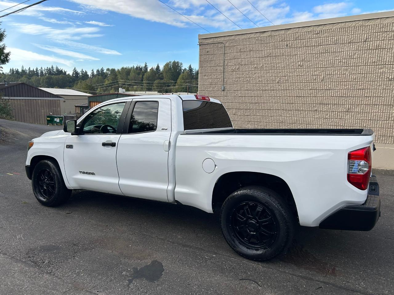 Toyota Tundra SR5 5.7L V8 FFV Double Cab 4WD 2018