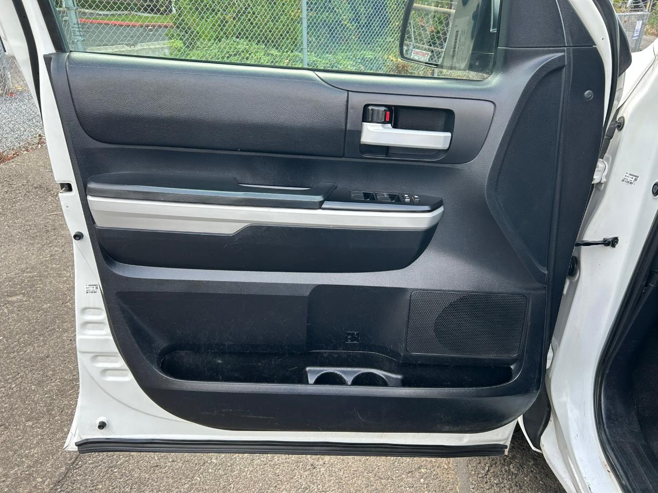 Toyota Tundra SR5 5.7L V8 FFV Double Cab 4WD 2018
