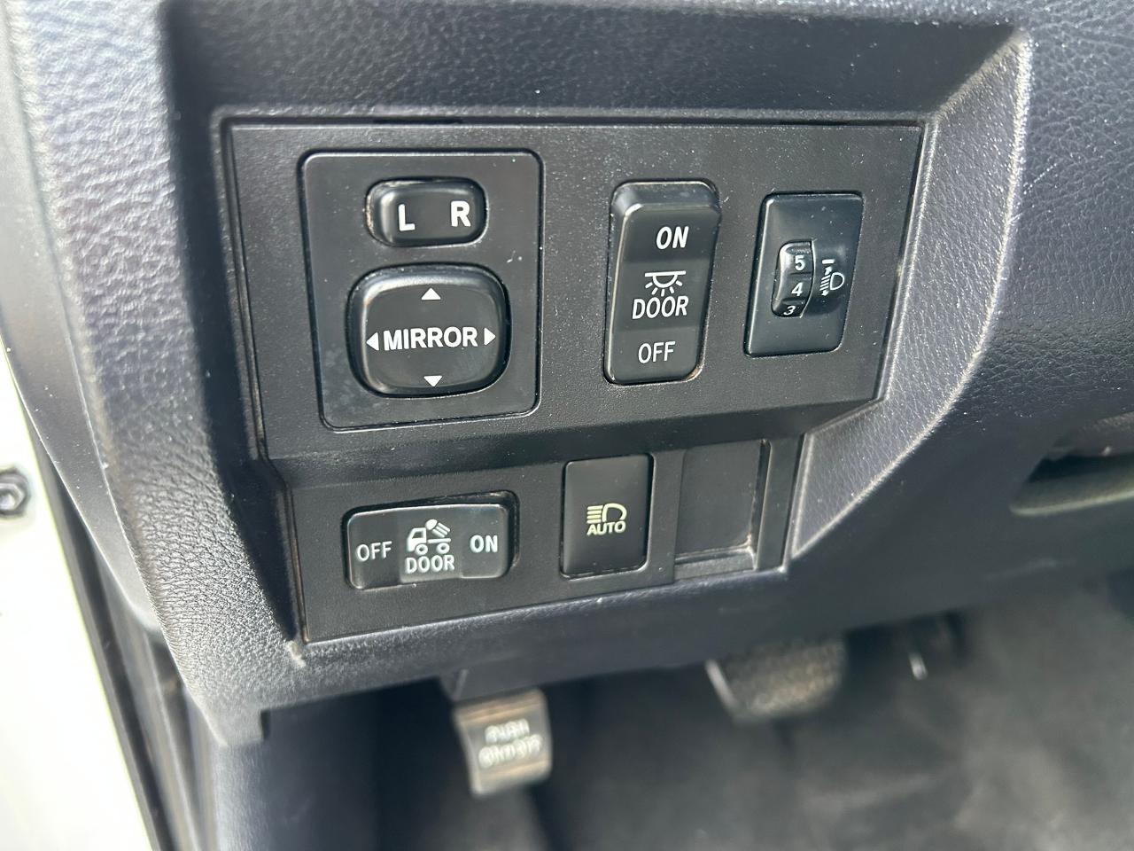 Toyota Tundra SR5 5.7L V8 FFV Double Cab 4WD 2018