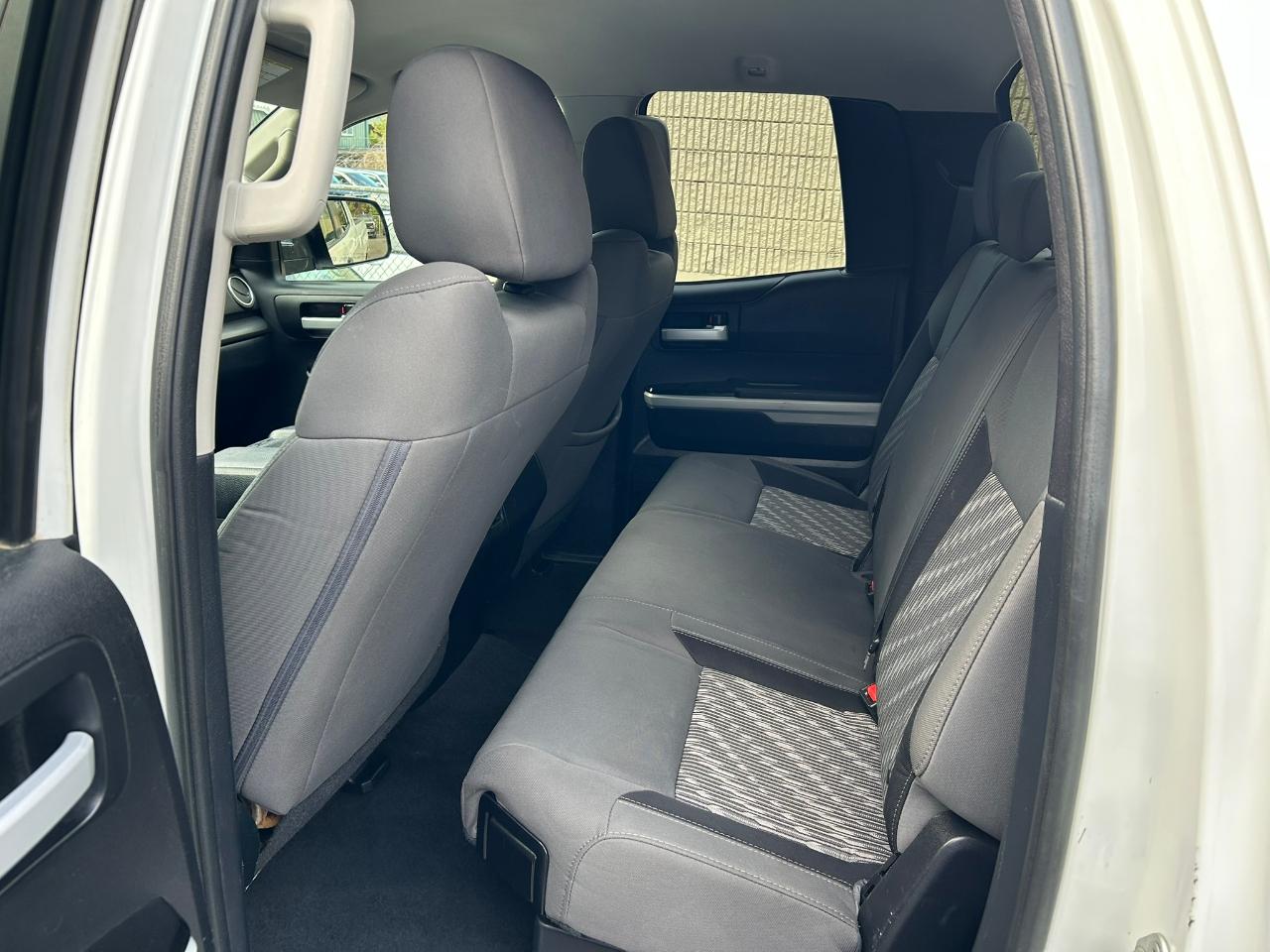 Toyota Tundra SR5 5.7L V8 FFV Double Cab 4WD 2018