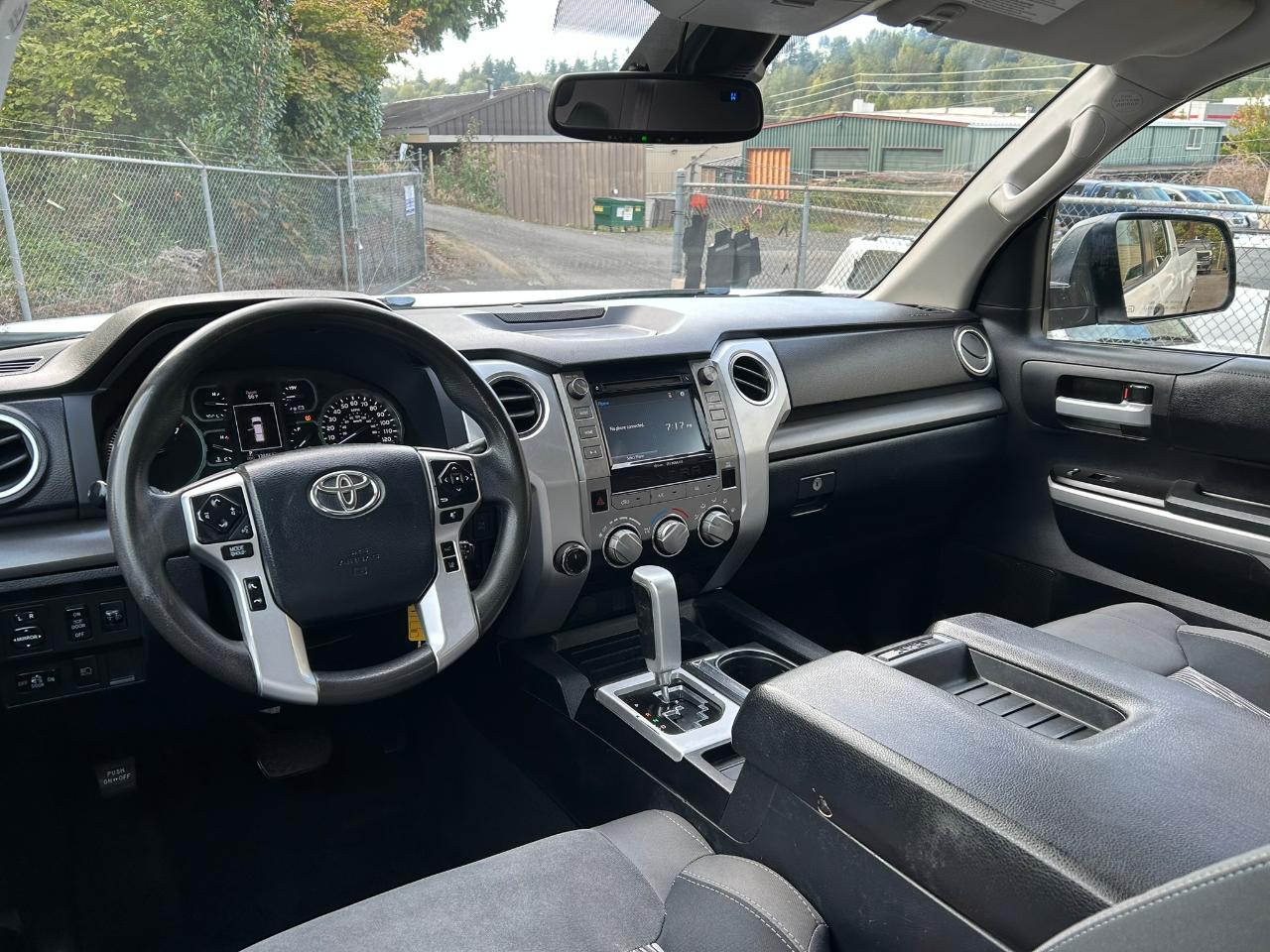Toyota Tundra SR5 5.7L V8 FFV Double Cab 4WD 2018