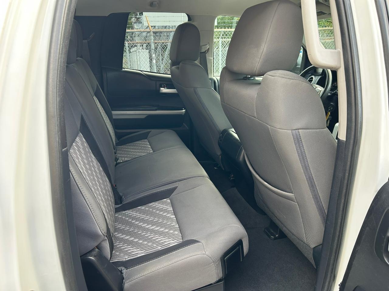 Toyota Tundra SR5 5.7L V8 FFV Double Cab 4WD 2018