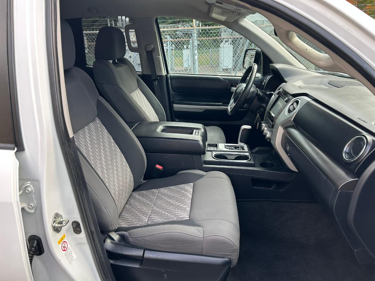 Toyota Tundra SR5 5.7L V8 FFV Double Cab 4WD 2018