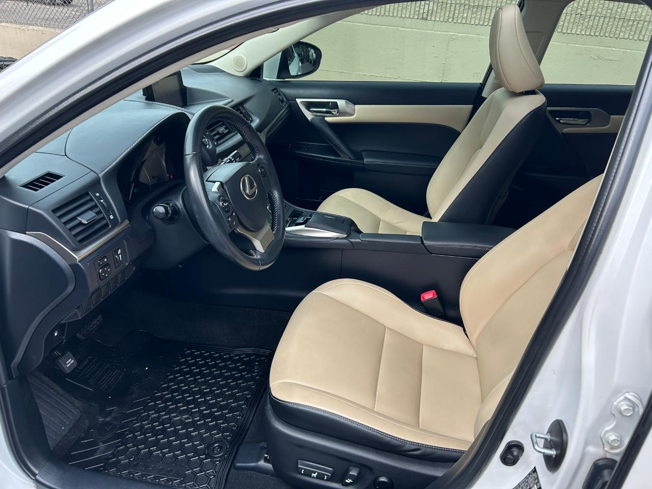 Lexus CT 200h Premium 2014