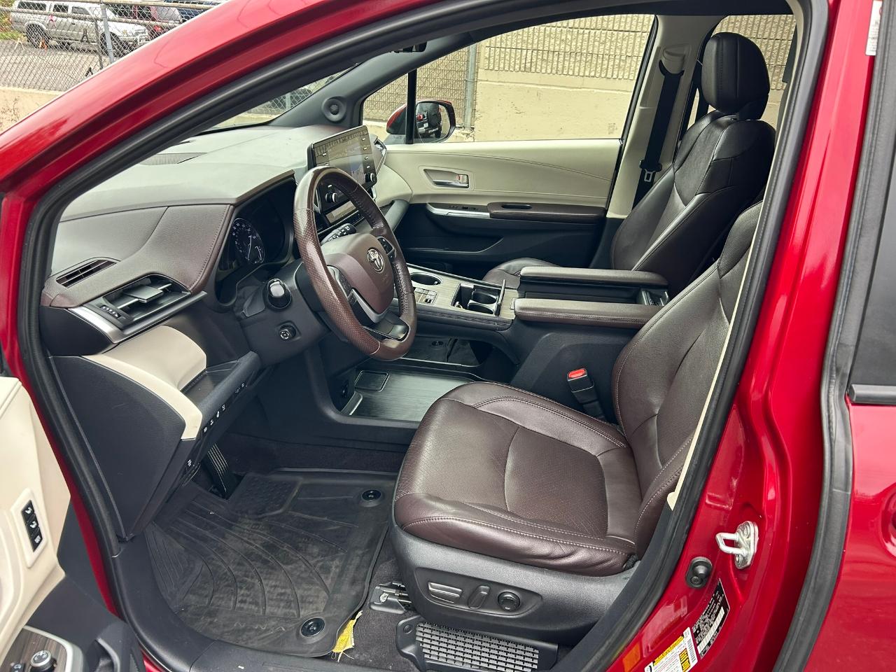 Toyota Sienna Platinum 7-Passenger AWD 2021