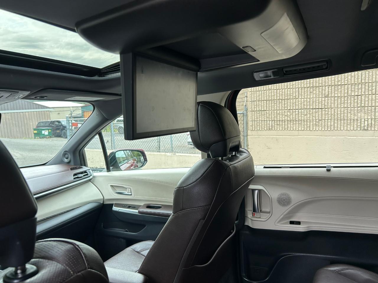 Toyota Sienna Platinum 7-Passenger AWD 2021