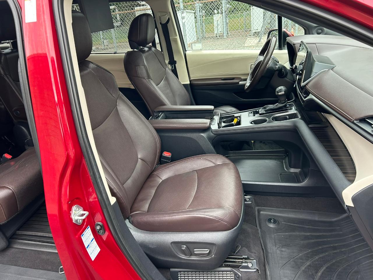 Toyota Sienna Platinum 7-Passenger AWD 2021