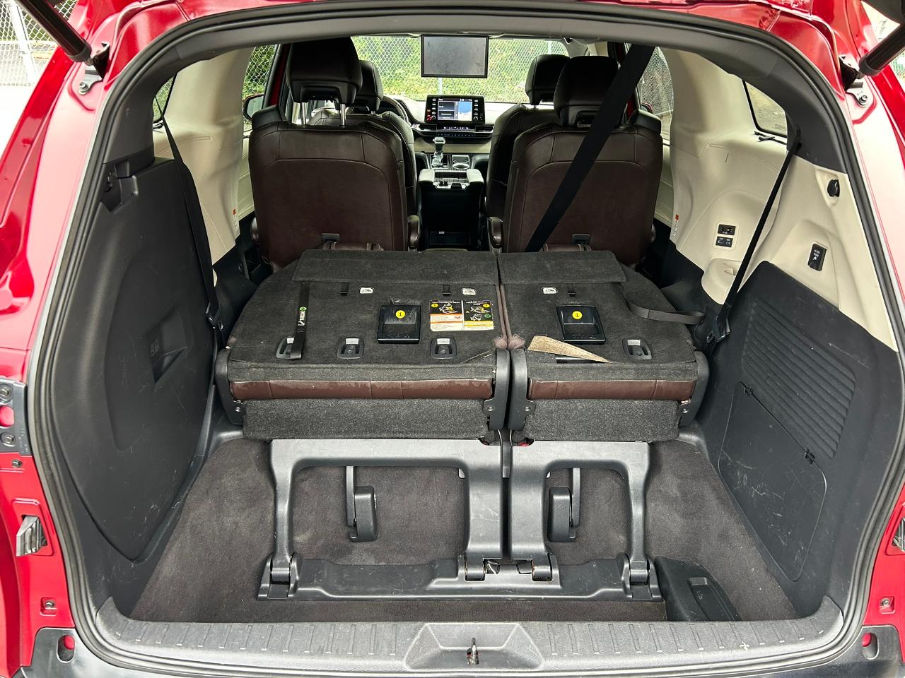Toyota Sienna Platinum 7-Passenger AWD 2021
