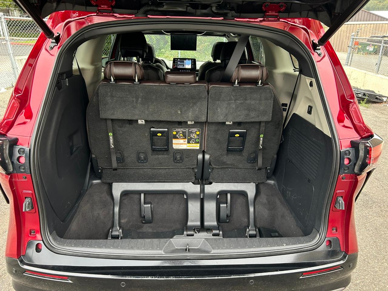 Toyota Sienna Platinum 7-Passenger AWD 2021