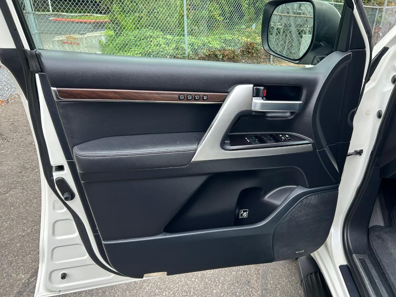 Toyota Land Cruiser 4WD 2016