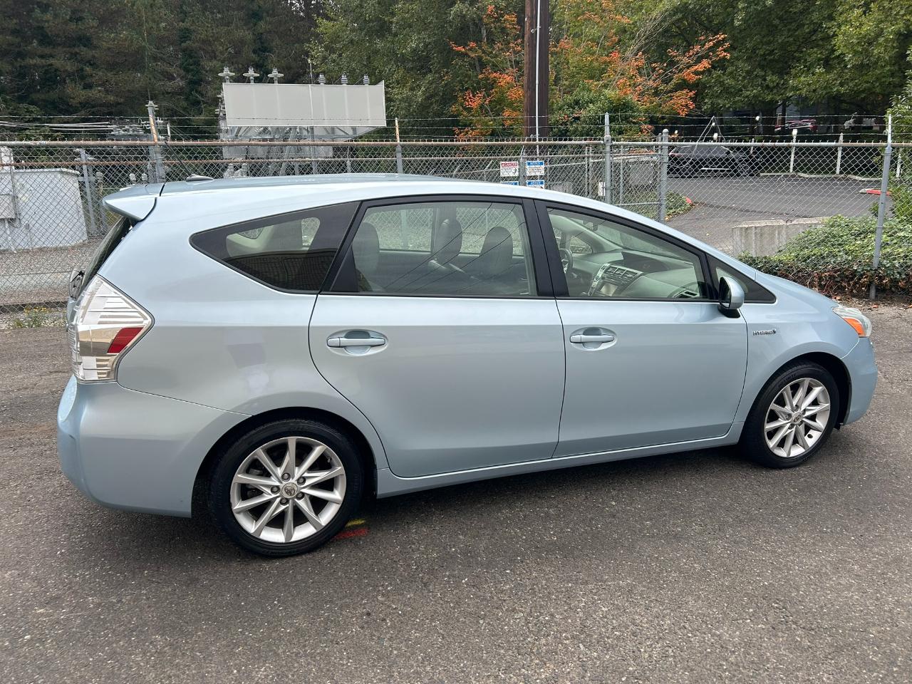 Toyota Prius V Five 2012