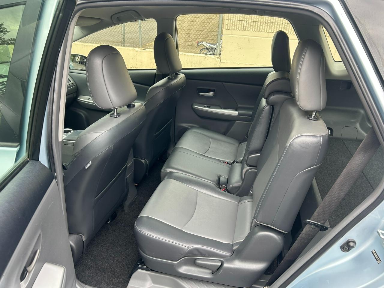 Toyota Prius V Five 2012