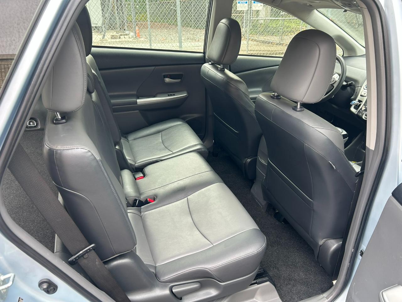 Toyota Prius V Five 2012