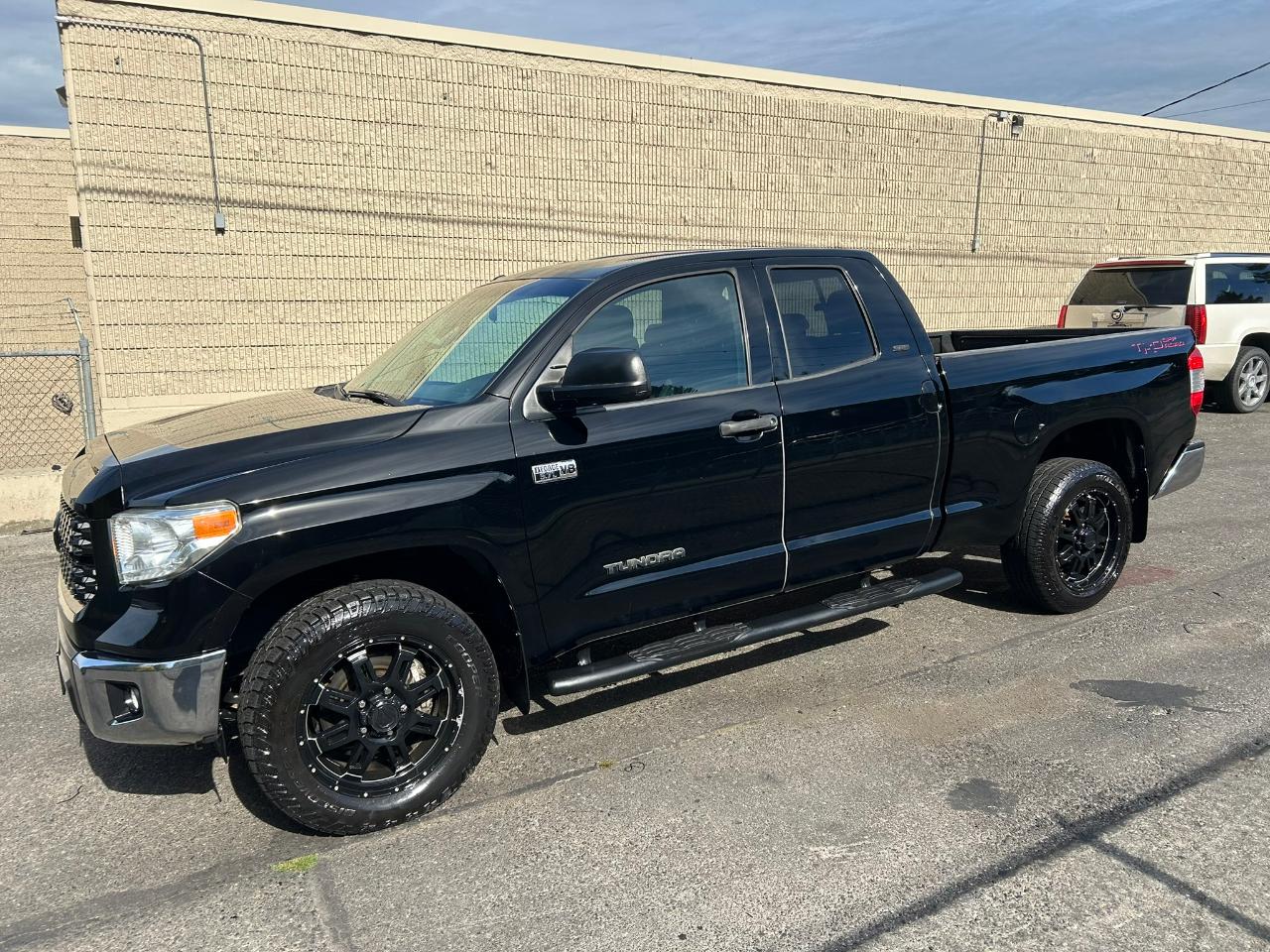 Toyota Tundra SR5 5.7L V8 FFV Double Cab 4WD 2016