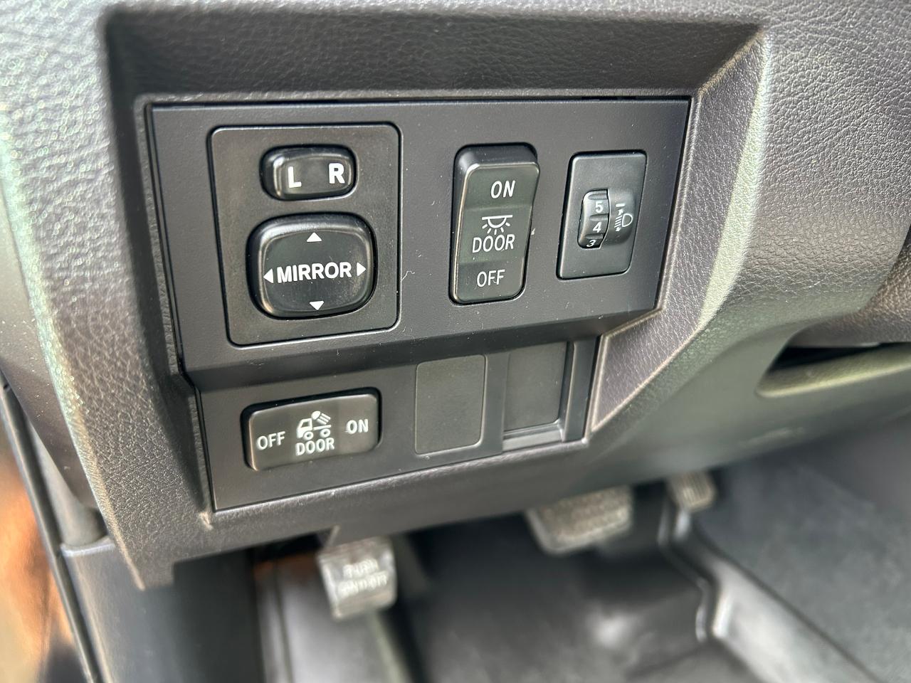 Toyota Tundra SR5 5.7L V8 FFV Double Cab 4WD 2016
