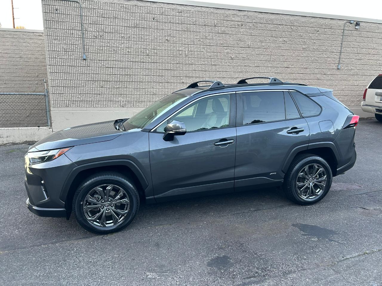 Toyota RAV4 Hybrid XLE Premium 2023