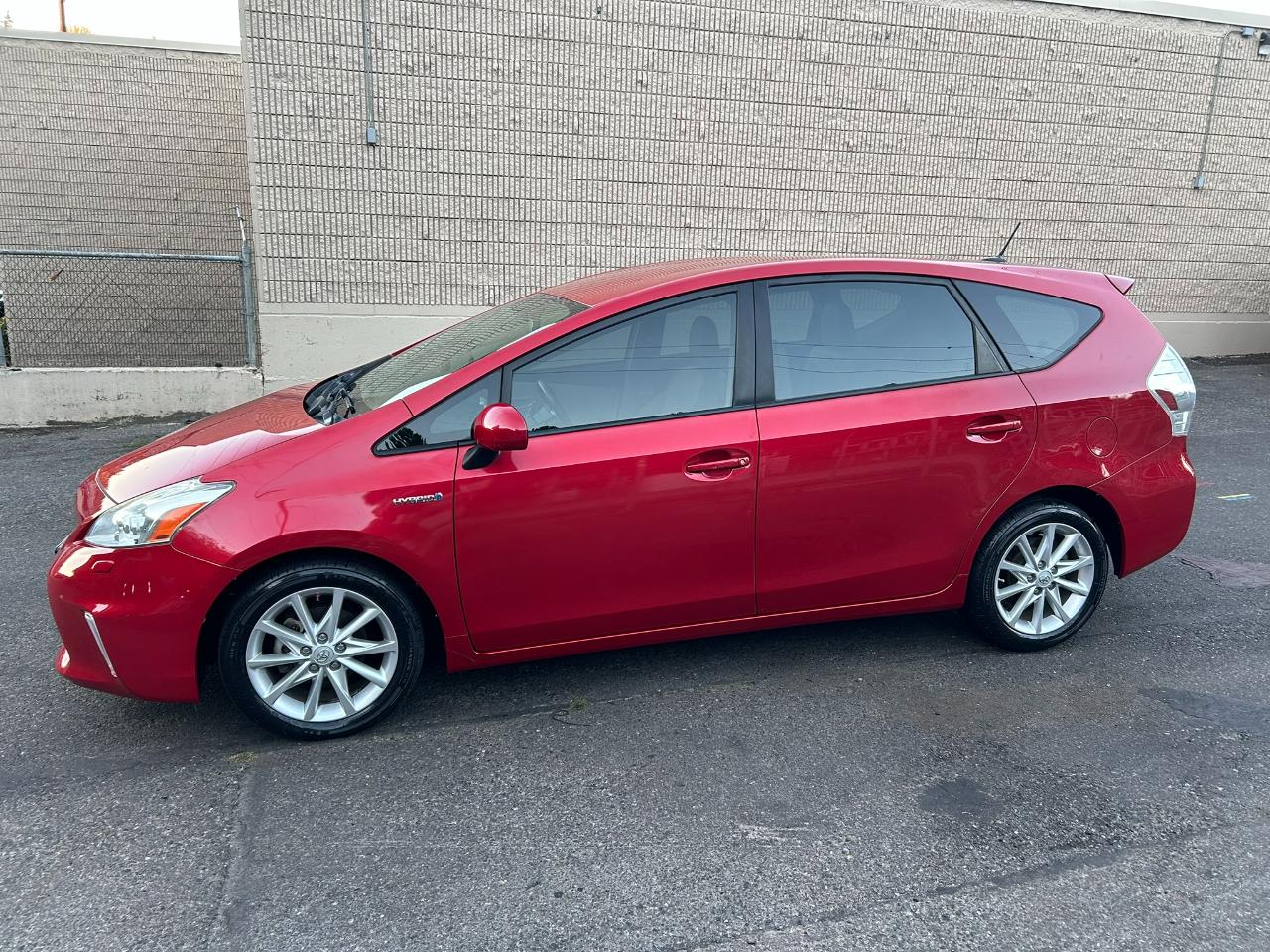 Toyota Prius V Five 2014