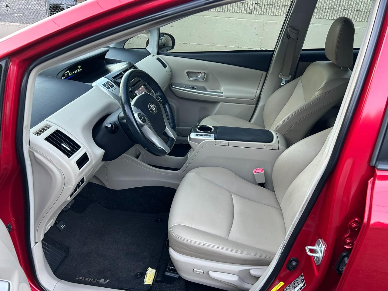 Toyota Prius V Five 2014