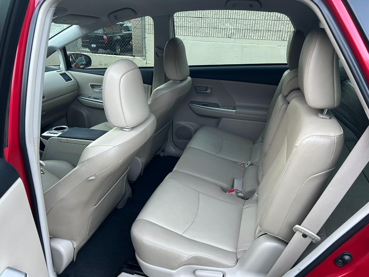 Toyota Prius V Five 2014