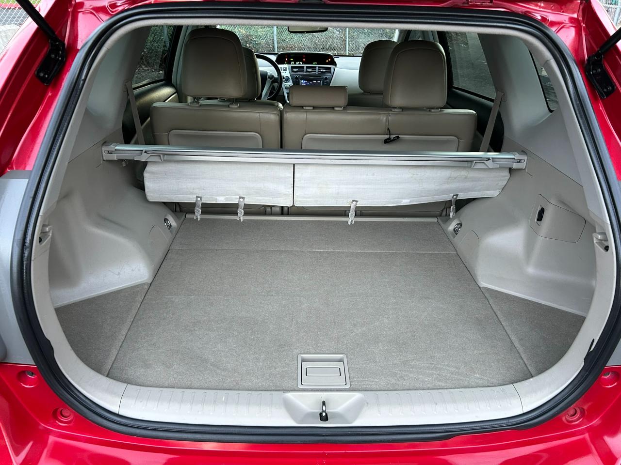 Toyota Prius V Five 2014