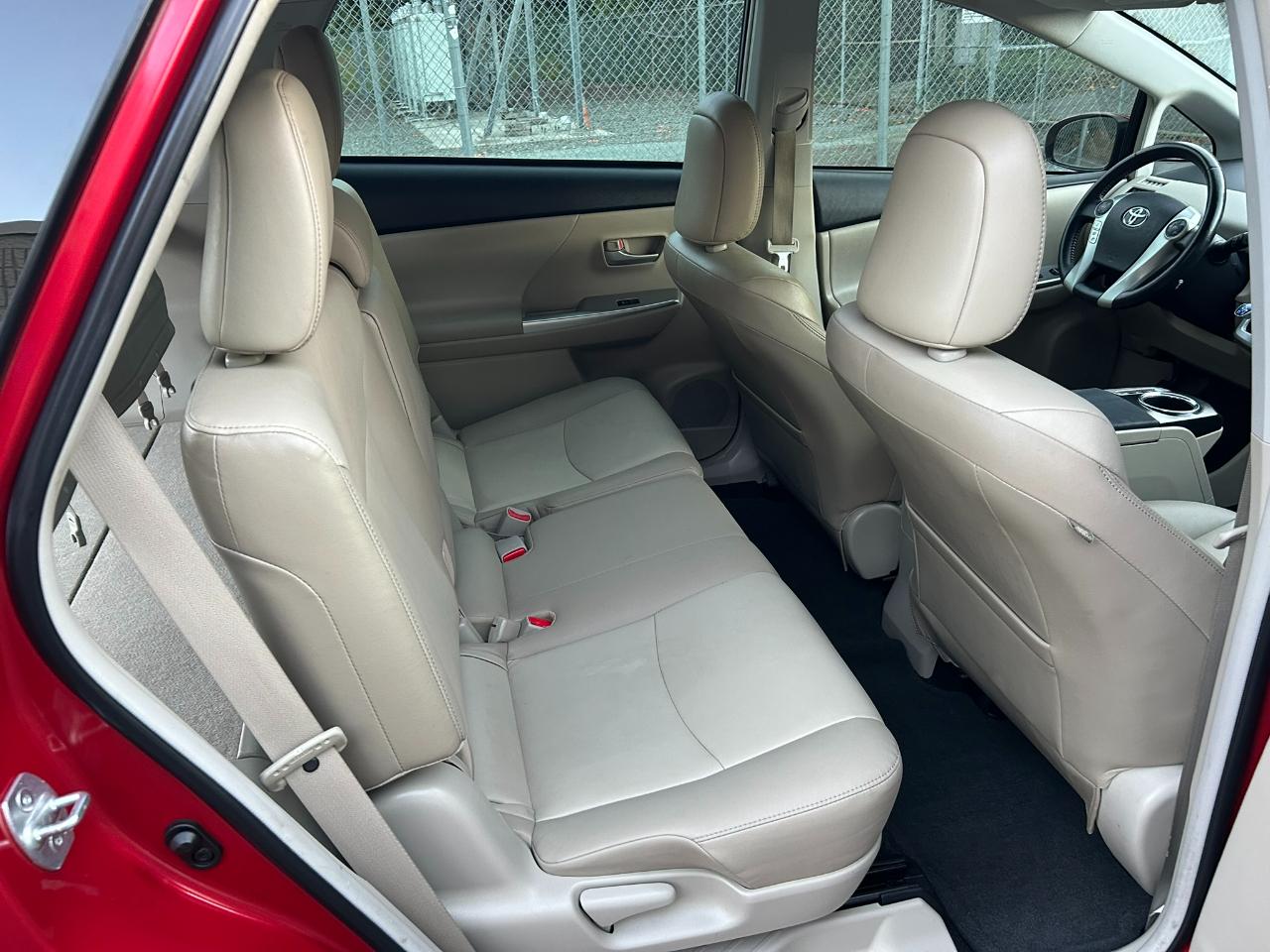Toyota Prius V Five 2014
