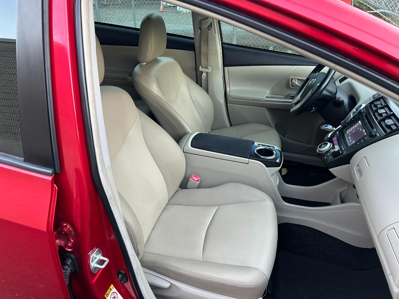 Toyota Prius V Five 2014