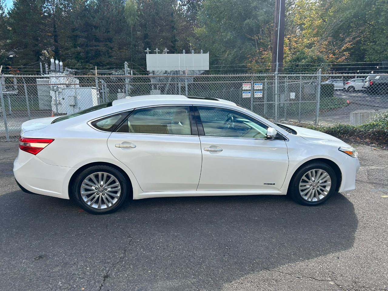 Toyota Avalon Hybrid XLE Premium 2014