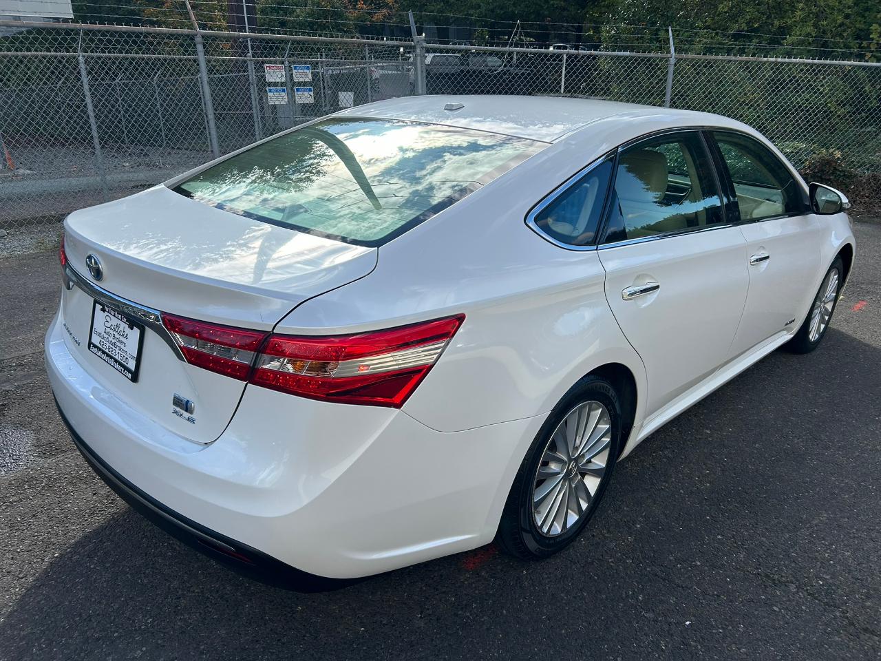 Toyota Avalon Hybrid XLE Premium 2014