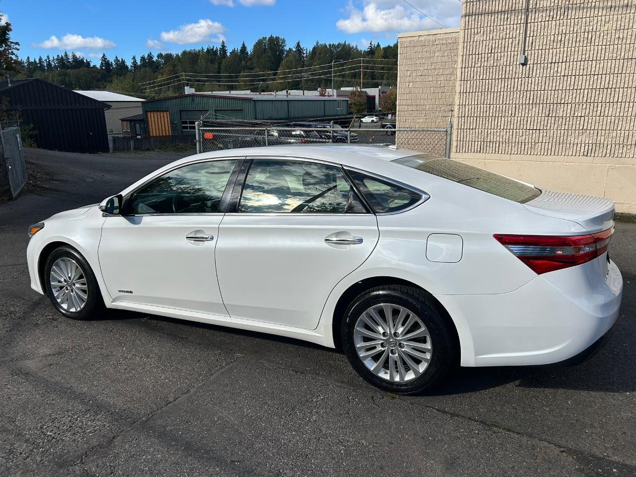 Toyota Avalon Hybrid XLE Premium 2014