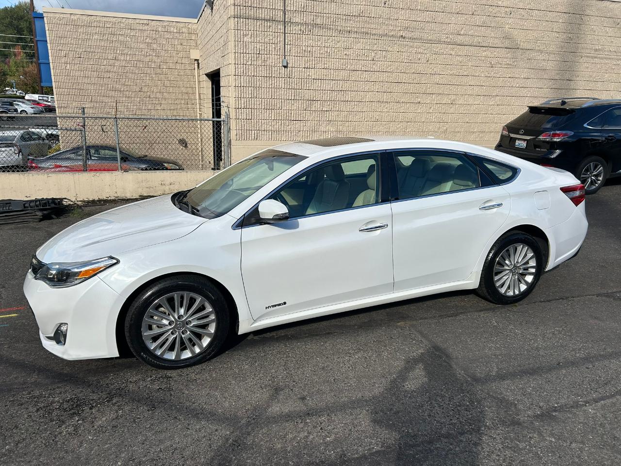 Toyota Avalon Hybrid XLE Premium 2014