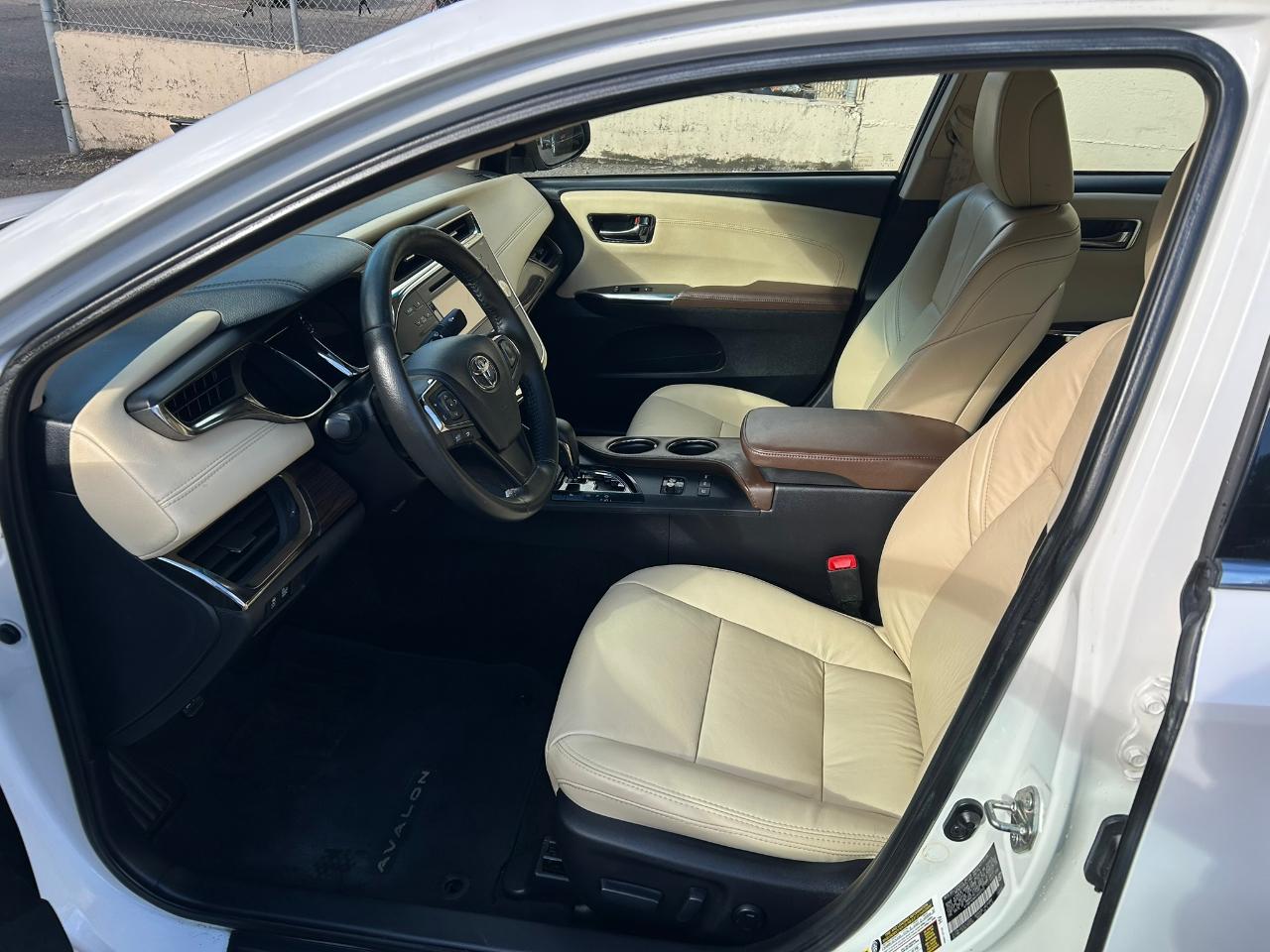 Toyota Avalon Hybrid XLE Premium 2014