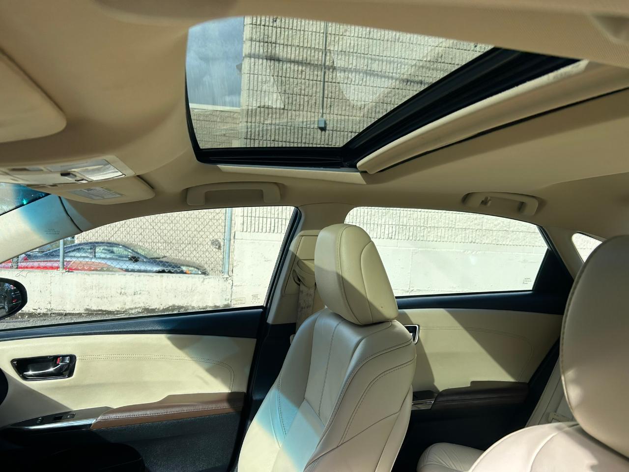 Toyota Avalon Hybrid XLE Premium 2014