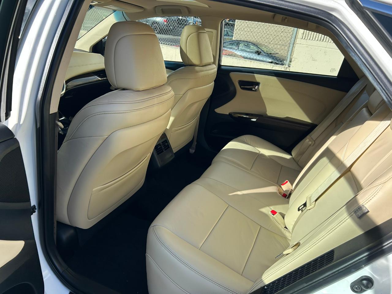 Toyota Avalon Hybrid XLE Premium 2014