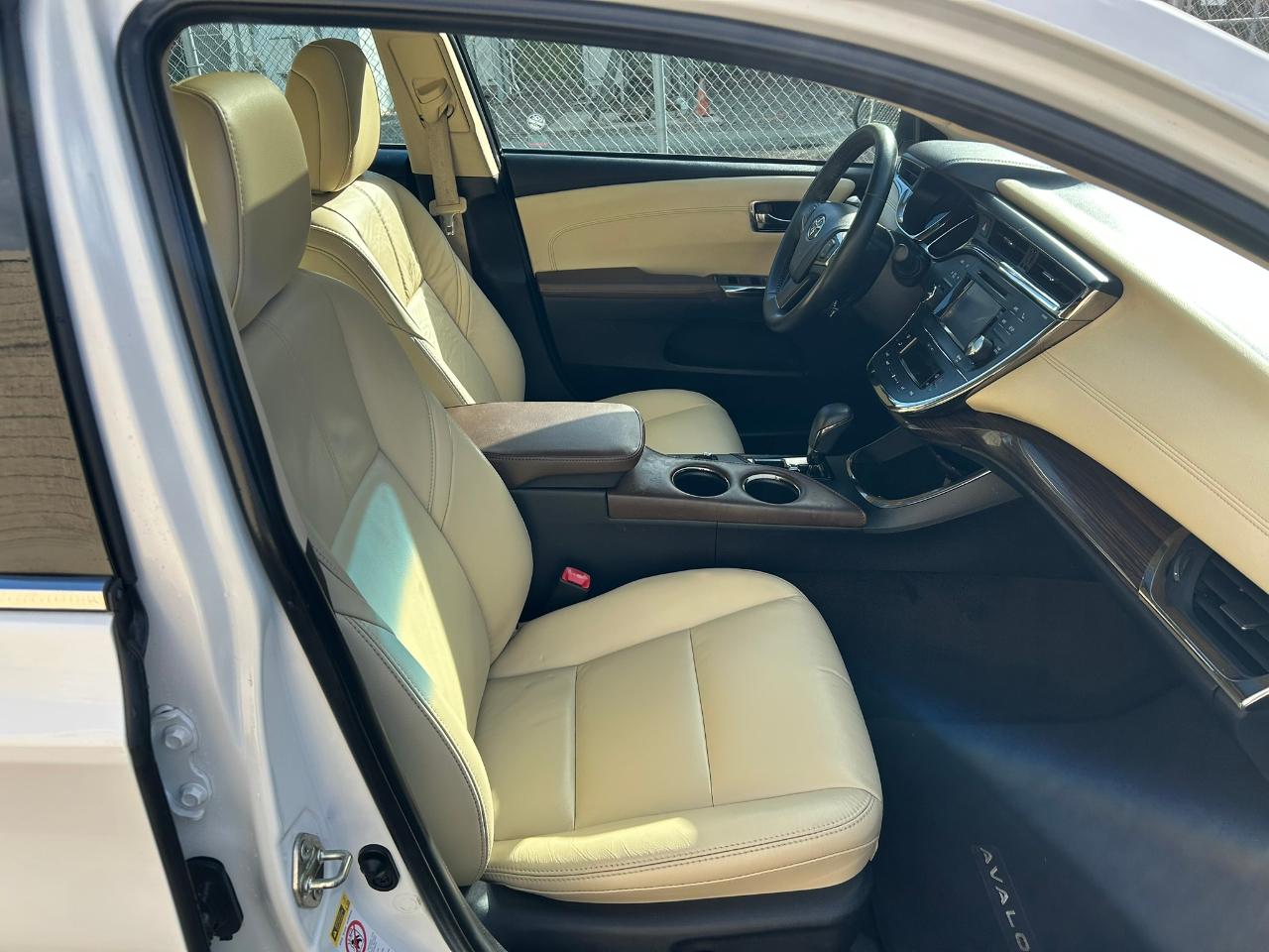 Toyota Avalon Hybrid XLE Premium 2014