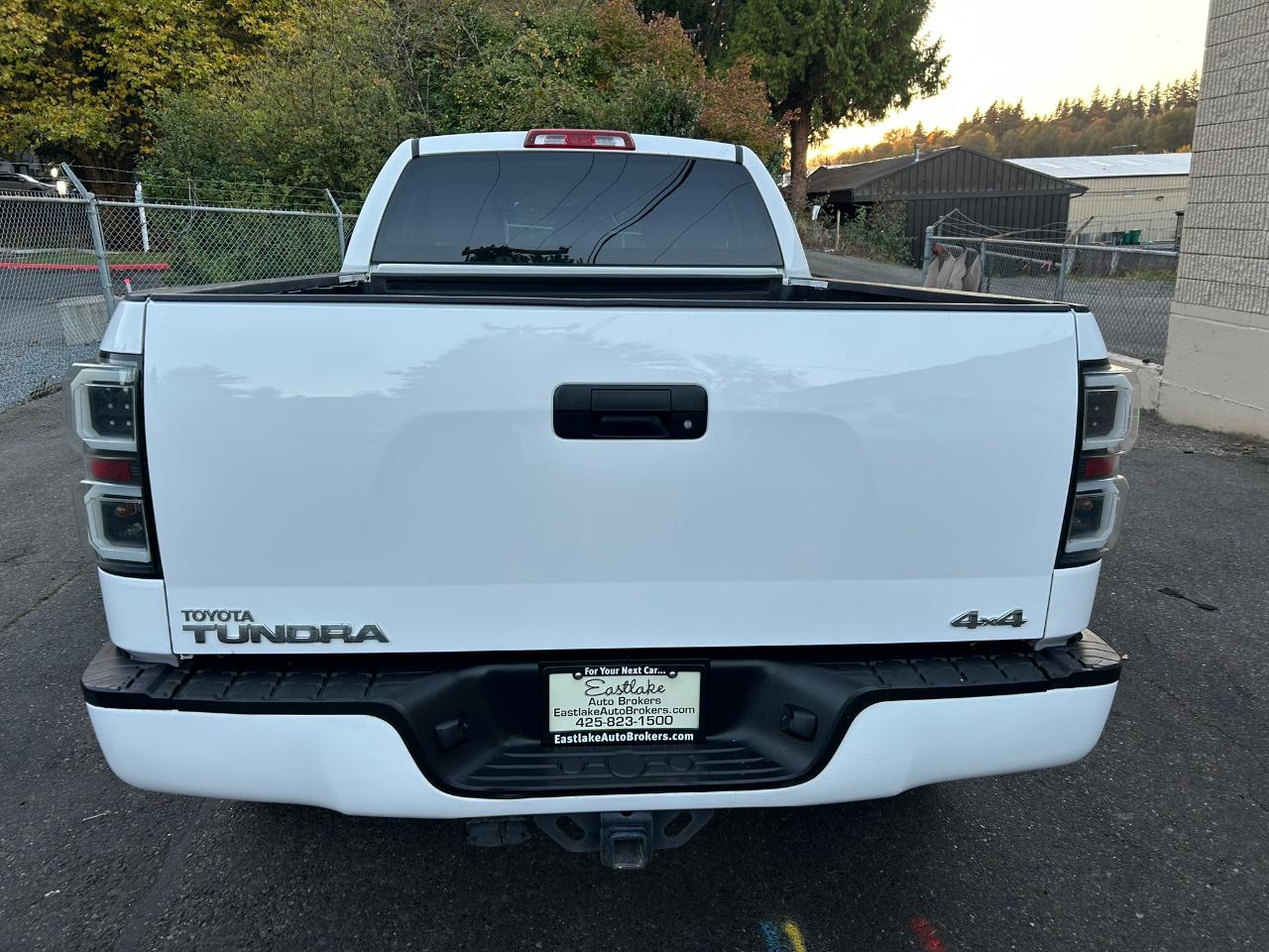 Toyota Tundra Tundra-Grade Double Cab 4.6L 4WD 2012