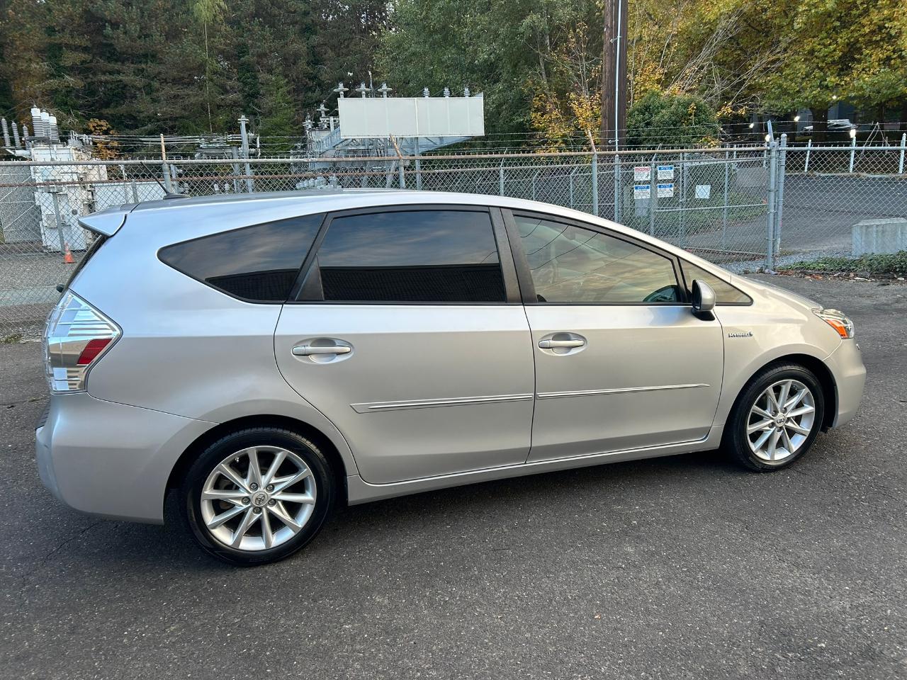 Toyota Prius V Five 2013