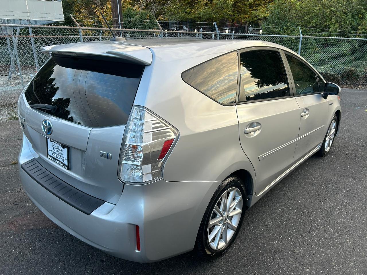 Toyota Prius V Five 2013