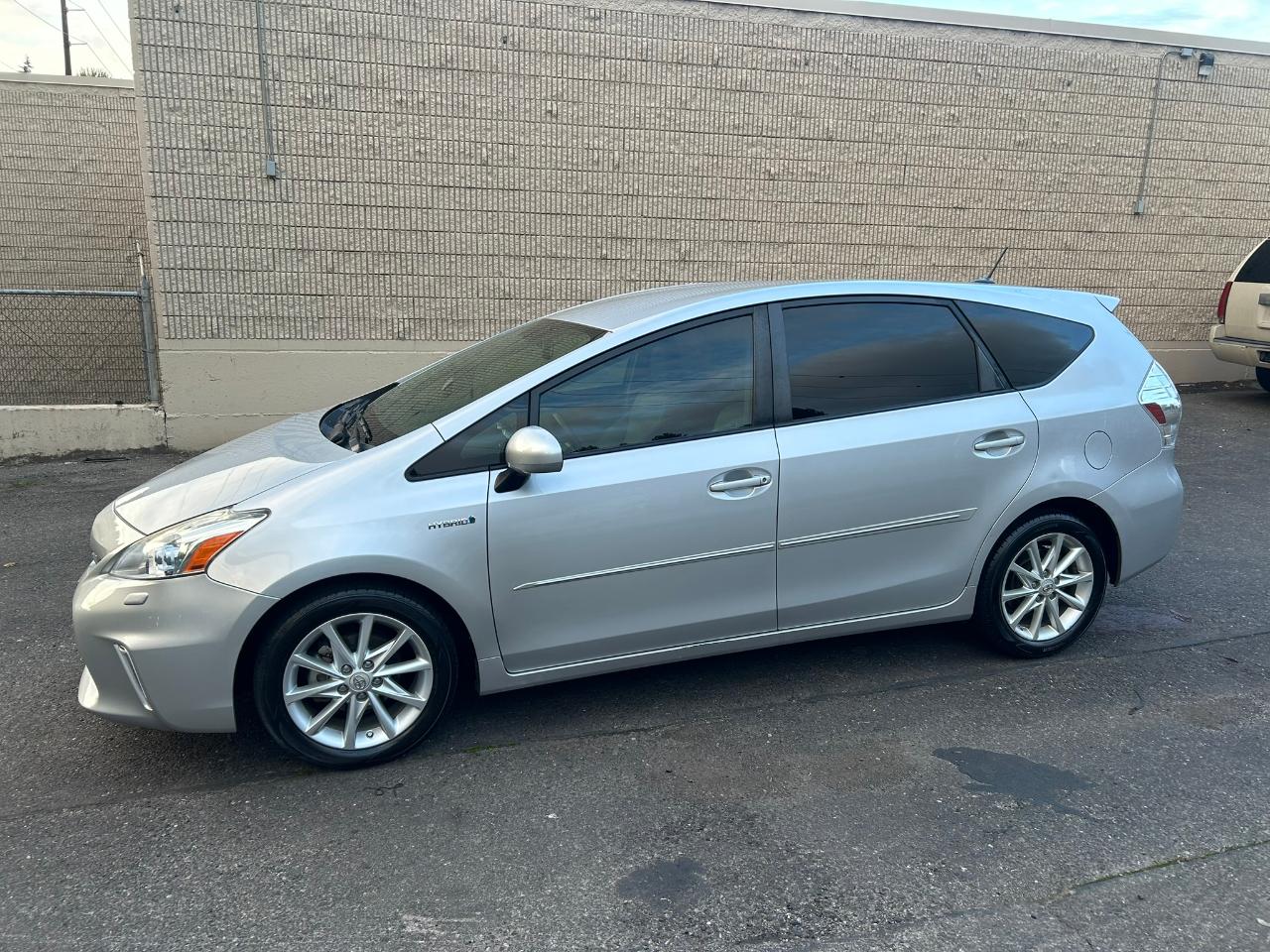 Toyota Prius V Five 2013