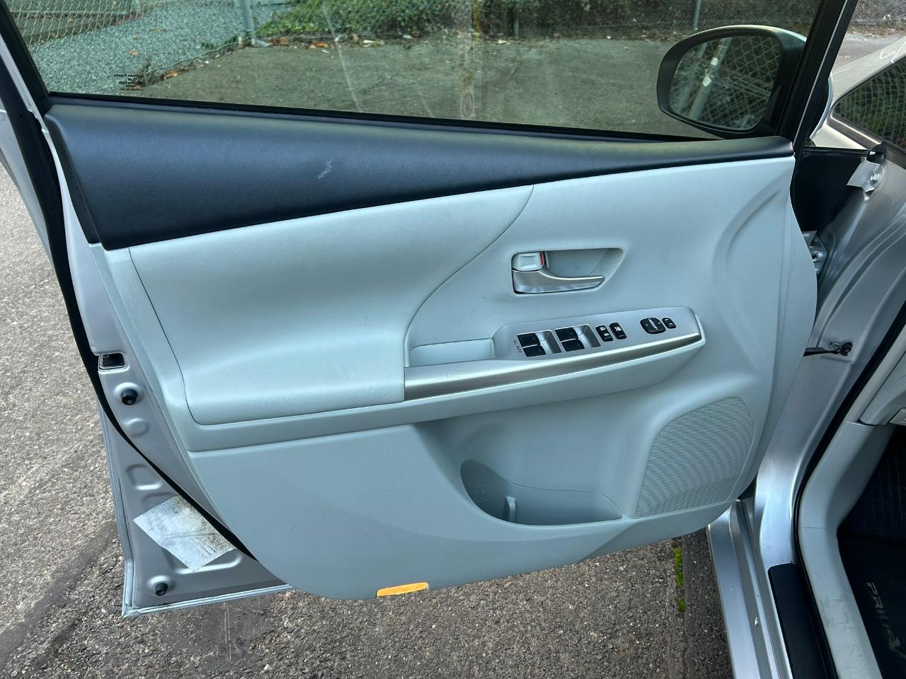 Toyota Prius V Five 2013