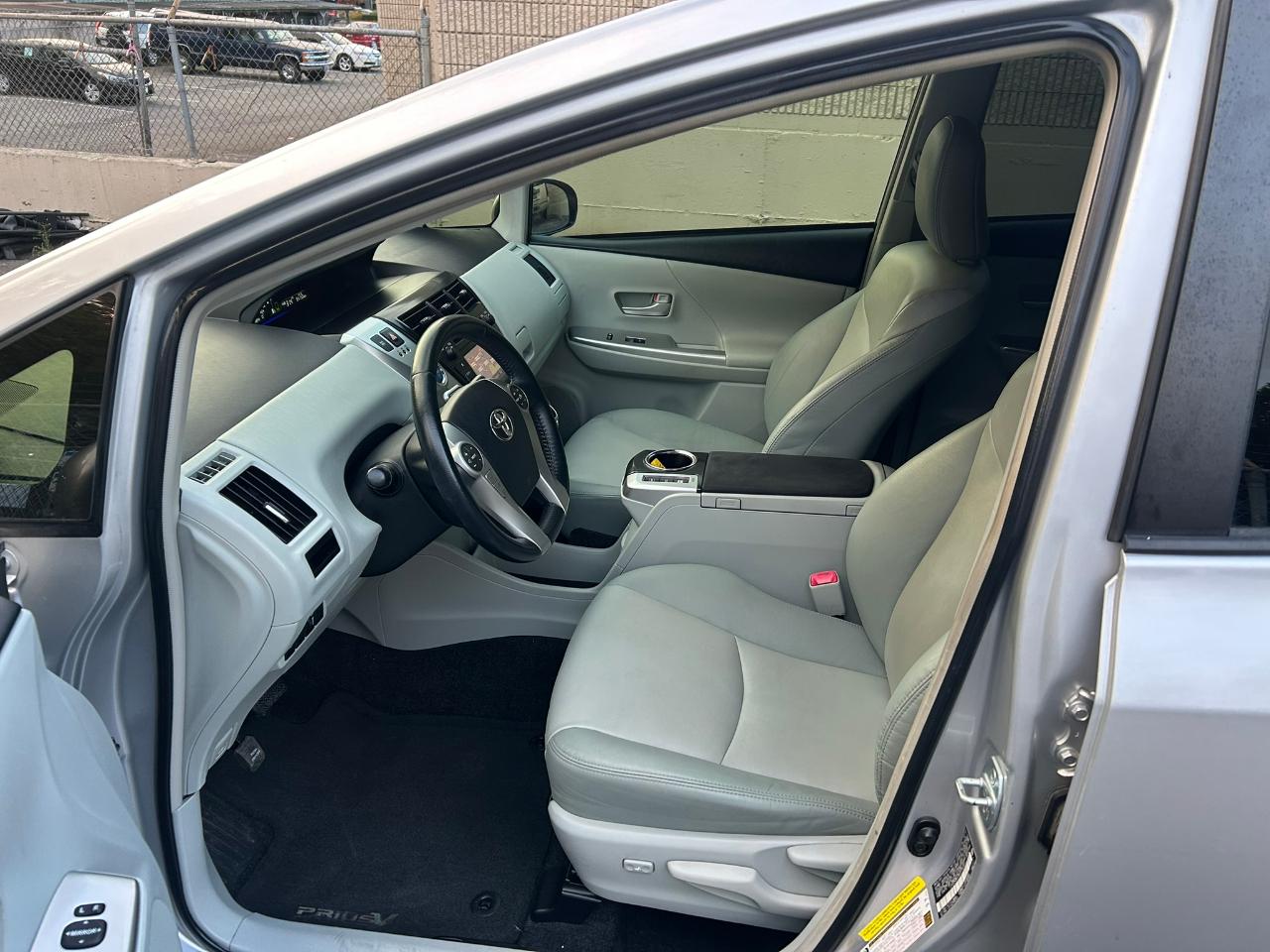 Toyota Prius V Five 2013