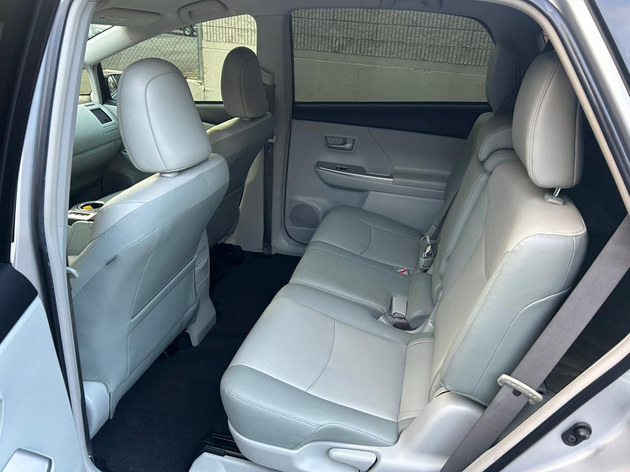 Toyota Prius V Five 2013