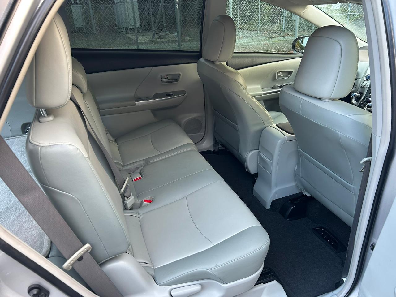 Toyota Prius V Five 2013