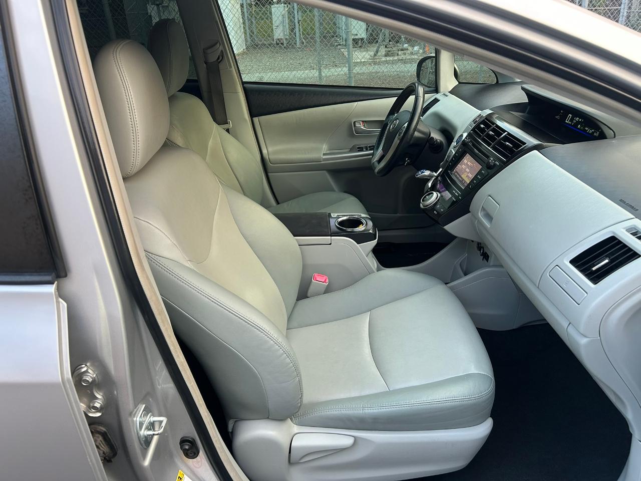 Toyota Prius V Five 2013