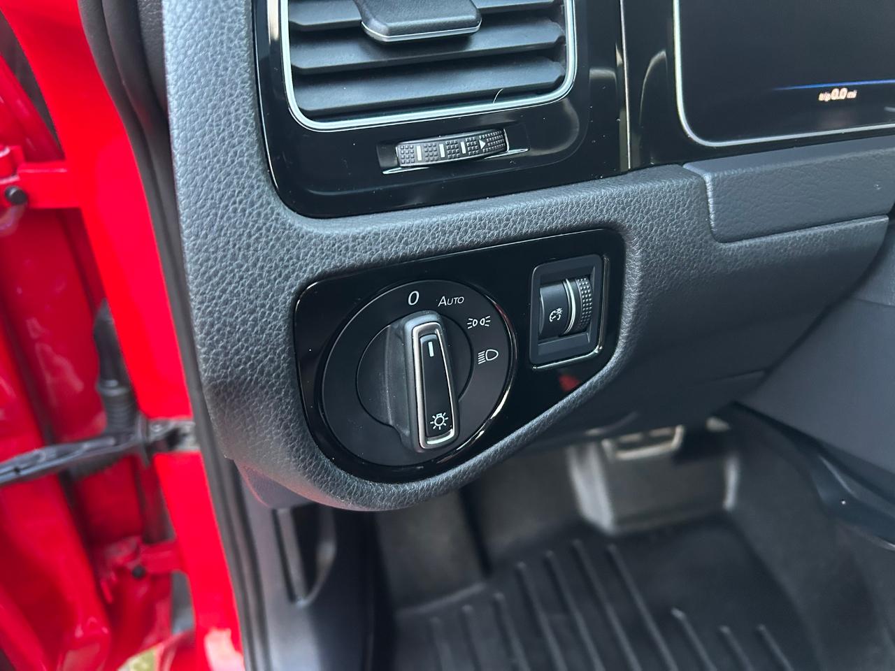 Volkswagen Golf R DCS and Navigation 7A 2019