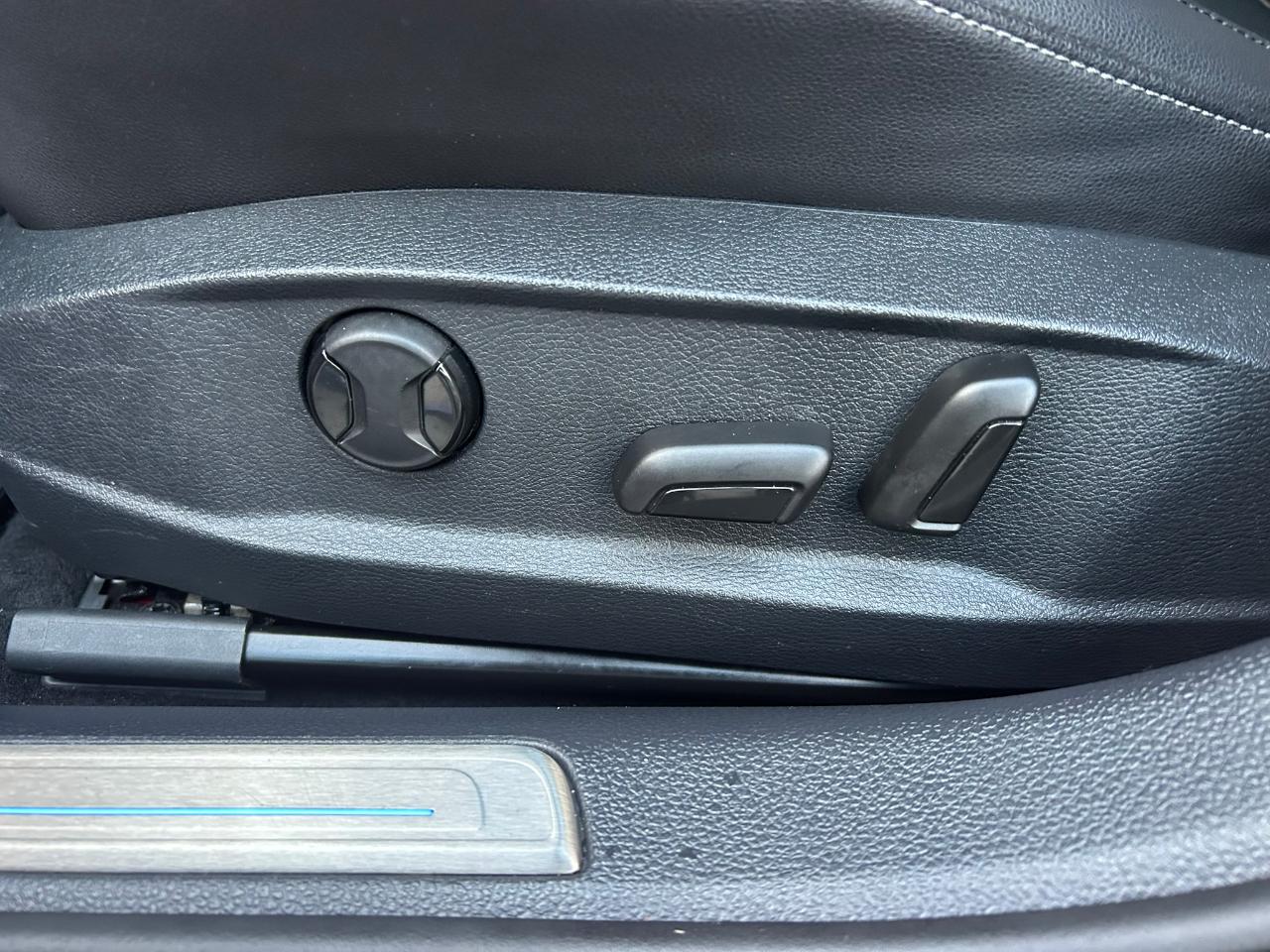 Volkswagen Golf R DCS and Navigation 7A 2019