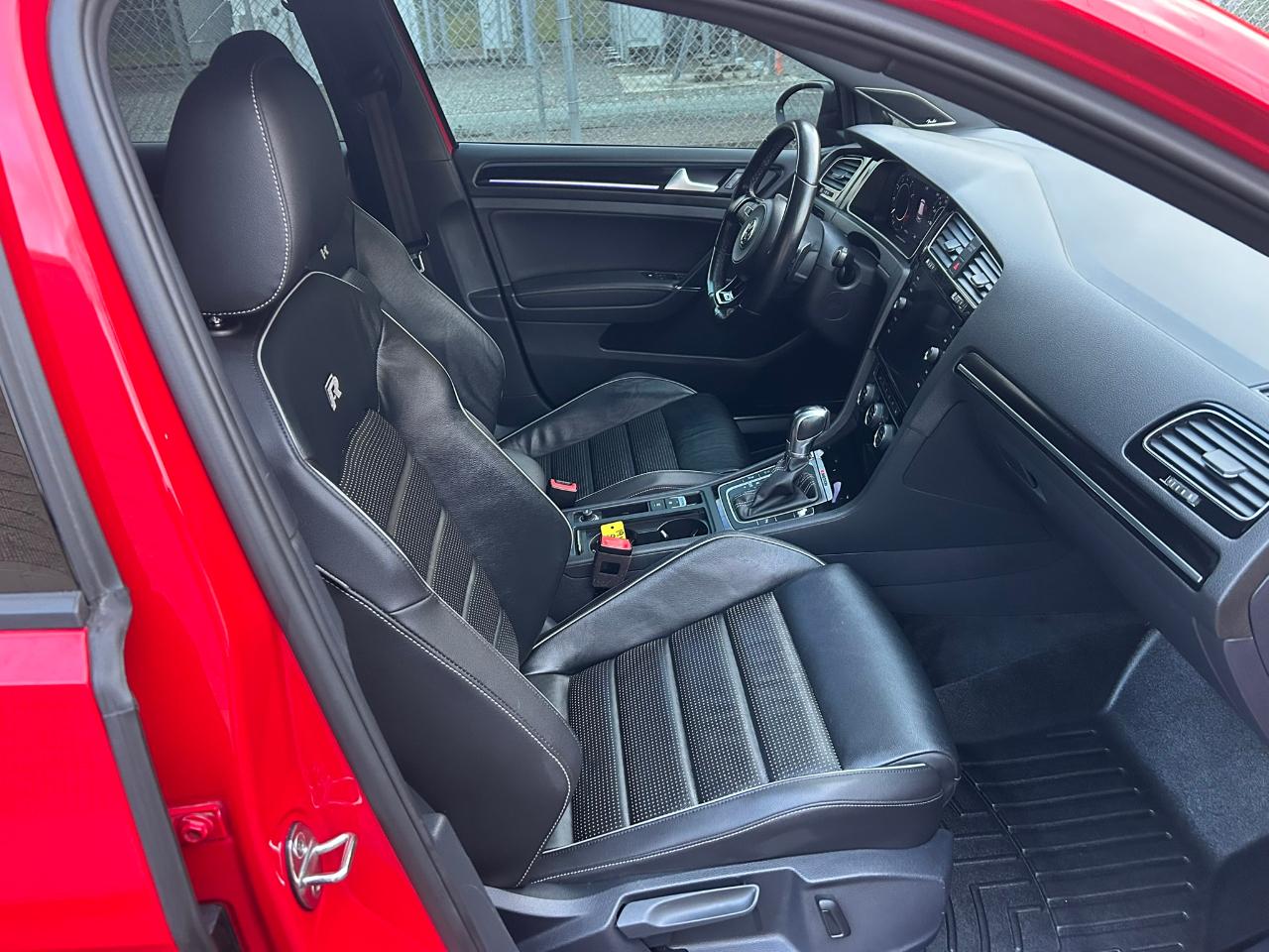 Volkswagen Golf R DCS and Navigation 7A 2019